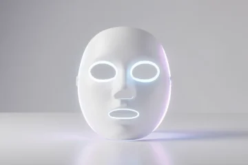 Maschere a LED per il viso, boom virale tra social e serie TV